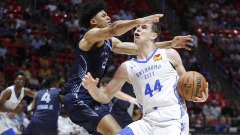 SRBIN KUPUJE MINUTE: Oklahoma slavila, Topić odlično razigravao (VIDEO) SRBIN KUPUJE MINUTE: Oklahoma slavila, Topić odlično razigravao (VIDEO)