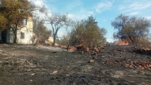 POŽAR BESNI NA SVE STRANE: Alarmantna situacija u Topličkom okrugu - gore kuće, njive i pašnjaci (FOTO/VIDEO)