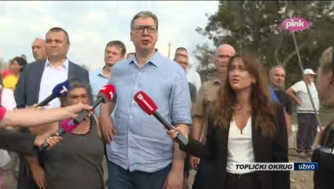 VUČIĆ OBILAZI POŽAROM NAJUGROŽENIJA MESTA: Predsednik u poseti porodicama koje su ostale bez kuća