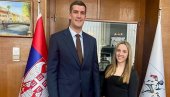 MILICA GLUŠICA NIJE UPOTREBILA FIZIČKU SILU NITI PREMA JEDNOM LICU Kešelj: Časno je obavljala službenu dužnost (FOTO)