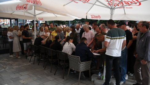 I DALJE VELIKO INTERESOVANJE SRBA: Poslednji dan potpisivanja peticije protiv Kurtijevih mostova (FOTO)