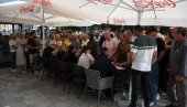 I DALJE VELIKO INTERESOVANJE SRBA: Poslednji dan potpisivanja peticije protiv Kurtijevih mostova (FOTO)