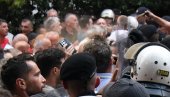 NEOKOMITE SU SIMBOLIČNO OSTALE ZAGLAVLJENE U ŠIBLJU BEOGRADSKE ULICE