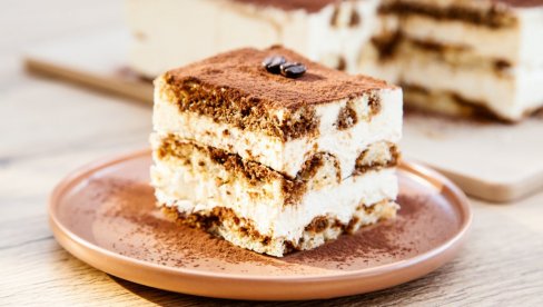 MALO DRUGAČIJI OD OBIČNOG: Tiramisu sa pudingom MALO DRUGAČIJI OD OBIČNOG: Tiramisu sa pudingom