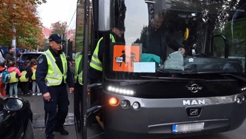 KONTROLA AUTOBUSA ZA  ORGANIZOVANI PREVO DECE OBAVEZNA: Apel  Ministarstva unutrašnjih poslova