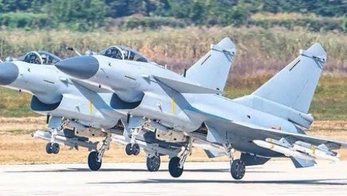 ИРАН СЕ ОЗБИЉНО НАОРУЖАВА: Техерану стижу моћни кинески авиони Ј-10 (ФОТО) ИРАН СЕ ОЗБИЉНО НАОРУЖАВА: Техерану стижу моћни кинески авиони Ј-10 (ФОТО)