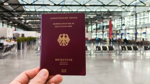 TRAŽE UKIDANJE DVOJNOG DRŽAVLJANSTVA: Demohrišćanske stranke u Nemačkoj smatra da je nužna reforma TRAŽE UKIDANJE DVOJNOG DRŽAVLJANSTVA: Demohrišćanske stranke u Nemačkoj smatra da je nužna reforma