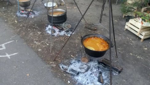 ПЕЧКИ КОТЛИЋ: Осма по реду манифестација у Браничеву код Голупца ПЕЧКИ КОТЛИЋ: Осма по реду манифестација у Браничеву код Голупца