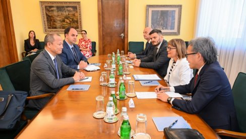 PREDSEDNICA POKRAJINSKE VLADE RAZGOVARALA U NOVOM SADU SA REGIONALNIM DIREKTOROM „MICUBIŠIJA“: Gojković i Tani o investicijama PREDSEDNICA POKRAJINSKE VLADE RAZGOVARALA U NOVOM SADU SA REGIONALNIM DIREKTOROM „MICUBIŠIJA“: Gojković i Tani o investicijama