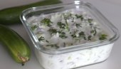 SA KRASTAVCEM I BELIM LUKOM: Osvežavajuća salata