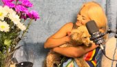 IL NIČIJA, IL NJEGOVA: Ilda Šaulić u kućnoj atmosferi zapevala posebnu pesmu (FOTO/VIDEO)