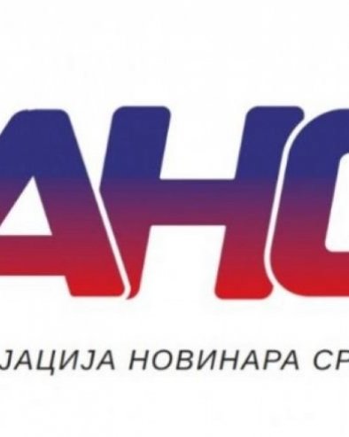 АНС: Најоштрије осуђујемо напад новинара Н1 Младена Саватовића на новинарку Информера Лидију Макрагић