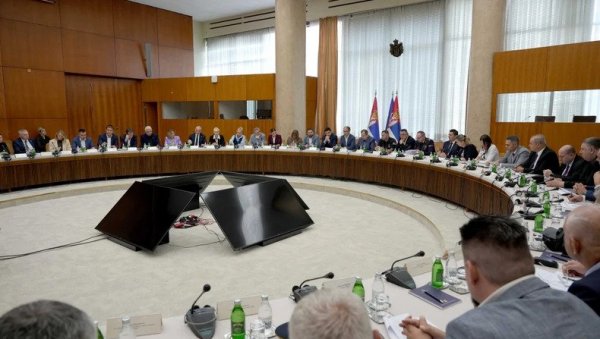 У ПОЖАРИМА НАЈВЕЋУ ШТЕТУ ПРЕТРПЕО ТОПЛИЧКИ ОКРУГ, СТИЖЕ ПОМОЋ УГРОЖЕНИМА: Откривени детаљи седнице Републичког штаба за ванредне ситуације У ПОЖАРИМА НАЈВЕЋУ ШТЕТУ ПРЕТРПЕО ТОПЛИЧКИ ОКРУГ, СТИЖЕ ПОМОЋ УГРОЖЕНИМА: Откривени детаљи седнице Републичког штаба за ванредне ситуације
