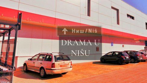 ДРАМА У НИШУ: Нишлија на паркингу супермаркета нашао торбицу са 4.500$ и кључевима - прети му казна ДРАМА У НИШУ: Нишлија на паркингу супермаркета нашао торбицу са 4.500$ и кључевима - прети му казна