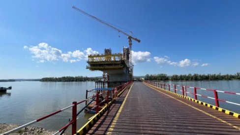 Вучић обилази радове на изградњи моста преко Дунава у склопу Фрушкогорског коридора