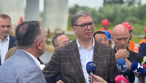 Вучић обилази радове на изградњи моста преко Дунава у склопу Фрушкогорског коридора (ВИДЕО)