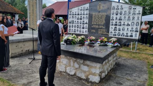 СЕНАТОР СРПСКЕ ВУЛИН У ЗАЛАЗЈУ: Срби су и даље сами са својом тугом и мртвима (ФОТО)