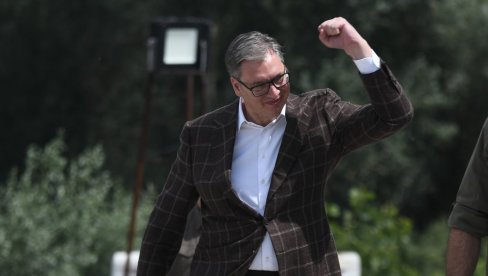 ПОНОСАН НА СРБИЈУ КОЈА СЕ ГРАДИ И РАДИ Вучић: Много тога је пред нама, хвала грађанима на огромној љубави коју су показали према Србији ПОНОСАН НА СРБИЈУ КОЈА СЕ ГРАДИ И РАДИ Вучић: Много тога је пред нама, хвала грађанима на огромној љубави коју су показали према Србији