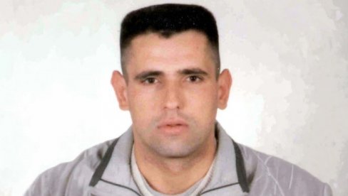 ЗА 27 МИНУТА УСМРТИО СЕДАМ ОСОБА: Лесковац још дрхти од крвавог пира у којем су у црно завијене четири породице ЗА 27 МИНУТА УСМРТИО СЕДАМ ОСОБА: Лесковац још дрхти од крвавог пира у којем су у црно завијене четири породице