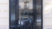 НАЈСКУПЉА ТАШНА НА СВЕТУ: Изгребана, умрљана - и продата за цифру од које боли глава
