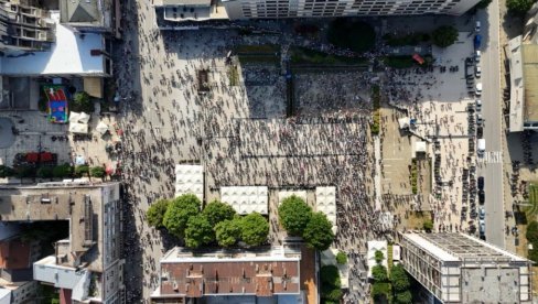 OVAKO IZGLEDA BLOKADERSKI SKUP U UŽICU: To je cela Srbija koja im je došla. OVAKO IZGLEDA BLOKADERSKI SKUP U UŽICU: To je cela Srbija koja im je došla.