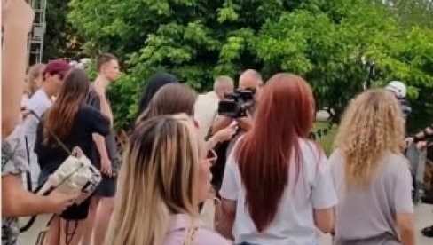 БЛОКАДЕРИ ВИШЕ НЕ БИРАЈУ НАЧИН ЗА ОСВЕТУ: Пропао им план, па се иживљавају над свима - звижде и скандирају студентима који иду на испит