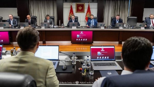 ПЛАТА НЕЋЕ БИТИ ТАЈНА: Нови Закон о раду у Црној Гори доноси више обавеза за послодавца ПЛАТА НЕЋЕ БИТИ ТАЈНА: Нови Закон о раду у Црној Гори доноси више обавеза за послодавца