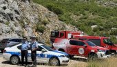 VETAR I NEPRISTUPAČAN TEREN NAJVEĆI PROBLEM: Vatrogasci se i dalje bore sa vatrenom stihijom kod Trebinja
