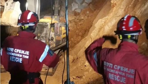 PAO JE NA KOLENA KADA JE VIDEO OCA ISPOD STENA: Potresni detalji tragedije u kamenolomu gde je stradao radnik