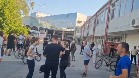 NOVOSADSKI NOVINAR PRIZNAO: Totalni debakl zgubidana koji hoće da spreče polaganje ispita (VIDEO) NOVOSADSKI NOVINAR PRIZNAO: Totalni debakl zgubidana koji hoće da spreče polaganje ispita (VIDEO)
