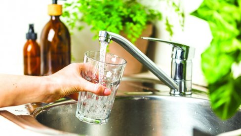 ВОДЕ СЕ НАПИЈТЕ ДО 16 ЧАСОВА: Правило за које сигурно нисте знали ВОДЕ СЕ НАПИЈТЕ ДО 16 ЧАСОВА: Правило за које сигурно нисте знали
