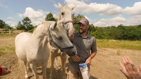 GALOP RADOSTI: Deca iz „Zvuka srca“ provela dan u prirodi sa Petrom Strugarom GALOP RADOSTI: Deca iz „Zvuka srca“ provela dan u prirodi sa Petrom Strugarom