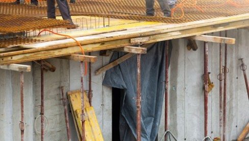 БАГЕРИМА НА ДИВЉЕ ОБЈЕКТЕ: Одзвонило бесправној градњи од мора до Дурмитора БАГЕРИМА НА ДИВЉЕ ОБЈЕКТЕ: Одзвонило бесправној градњи од мора до Дурмитора