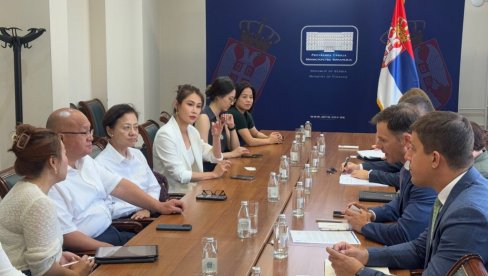 GRADIĆE FABRIKU I U INĐIJI: Ministar Mali sa čelnicima kineske kompanije Mint GRADIĆE FABRIKU I U INĐIJI: Ministar Mali sa čelnicima kineske kompanije Mint