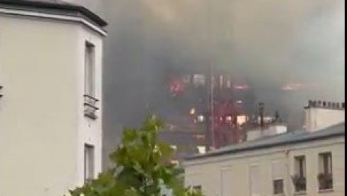 NEZAPAMĆEN POŽAR U CENTRU PARIZA: Vatrena stihija zahvatila osmospratnicu, oko 180 vatrogasaca na terenu (FOTO/VIDEO) NEZAPAMĆEN POŽAR U CENTRU PARIZA: Vatrena stihija zahvatila osmospratnicu, oko 180 vatrogasaca na terenu (FOTO/VIDEO)
