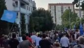 БОЛЕСТ ФАШИСТИЧКИХ БЛОКАДЕРА; Пантић-Пиља о претњама пред кућом бившег премијера Вучевића у Новом Саду БОЛЕСТ ФАШИСТИЧКИХ БЛОКАДЕРА; Пантић-Пиља о претњама пред кућом бившег премијера Вучевића у Новом Саду