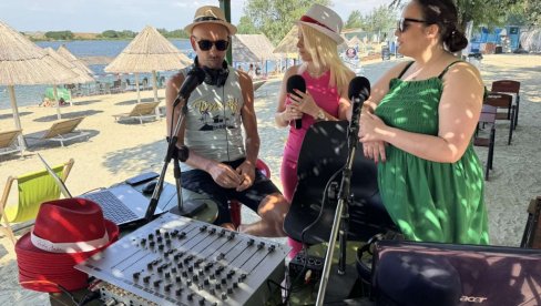 РАДИО УЖИВО НА ПОПУЛАРНОЈ БАНАТСКОЈ КОПАКАБАНИ: На ово место дође сваког дана више од 1000 купача РАДИО УЖИВО НА ПОПУЛАРНОЈ БАНАТСКОЈ КОПАКАБАНИ: На ово место дође сваког дана више од 1000 купача