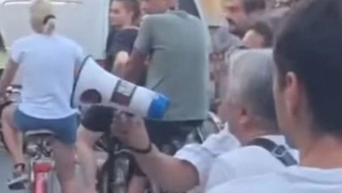 ВИШЕ ОД ДВА САТА ПОРОДИЉЕ НЕМАЈУ МИРА ЗБОГ БЛОКАДЕРА: Екстремисти не мисле на најмлађе суграђане, на само неколико десетина метара Бетанија