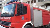 БУКНУО ПОЖАР У ЗГРАДИ У НИШУ: Ватрогасци одмах реаговали (ВИДЕО)