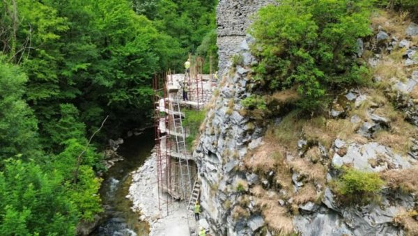 ЗИДАЈУ ШЕСТИ СПРАТ ВОДЕНЕ КУЛЕ: Реконструкција ужичког Старог града