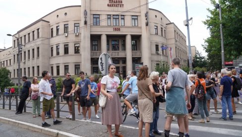 ПРОТЕСТИ И ОПОЗИЦИЈА У ЋОРСОКАКУ: Учесници осмомесечног бунта, који губи на масовности, узалуд покушавају да пронађу заједнички именитељ