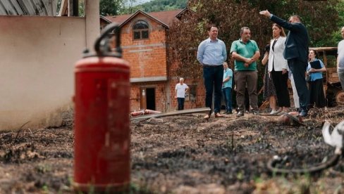 MINISTARKA MESAROVIĆ OBIŠLA KURŠUMLIJSKA SELA KOJA SU ZAHVATILI POŽARI: Evo na koji način će država i ministarstvo pomoći (FOTO) MINISTARKA MESAROVIĆ OBIŠLA KURŠUMLIJSKA SELA KOJA SU ZAHVATILI POŽARI: Evo na koji način će država i ministarstvo pomoći (FOTO)