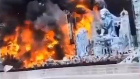 ВЕЛИКИ ПОЖАР НА ПОЗНАТОМ МУЗИЧКОМ ФЕСТИВАЛУ: Гори главна бина - покренута хитна операција (ВИДЕО) ВЕЛИКИ ПОЖАР НА ПОЗНАТОМ МУЗИЧКОМ ФЕСТИВАЛУ: Гори главна бина - покренута хитна операција (ВИДЕО)