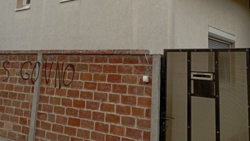 UVREDLJIVI GRAFITI NA KUĆI POSLANIKA SNS Jovanov: Nadležni da privedu počinioce (FOTO)