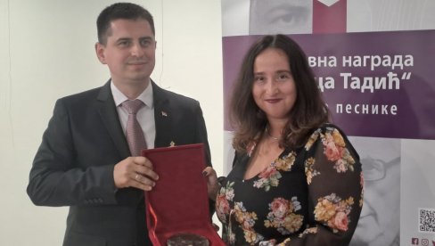 IRENI PLAOVIĆ NOVICA TADIĆ: Uručena nagrada mladoj pesnikinji u znak sećanja na barda srpske poezije IRENI PLAOVIĆ NOVICA TADIĆ: Uručena nagrada mladoj pesnikinji u znak sećanja na barda srpske poezije
