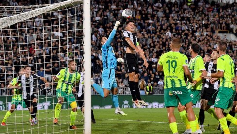 PRENOS, PARTIZAN - AEK: Ludnica u Humskoj, strašan fudbal u drugom delu PRENOS, PARTIZAN - AEK: Ludnica u Humskoj, strašan fudbal u drugom delu