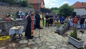 СТРИЦА СУ МИ УБИЛИ НА КУЋНОМ ПРАГУ Двадесет и седма годишњица од масовног киднаповања и убистава Срба и Рома у општини Ораховац СТРИЦА СУ МИ УБИЛИ НА КУЋНОМ ПРАГУ Двадесет и седма годишњица од масовног киднаповања и убистава Срба и Рома у општини Ораховац