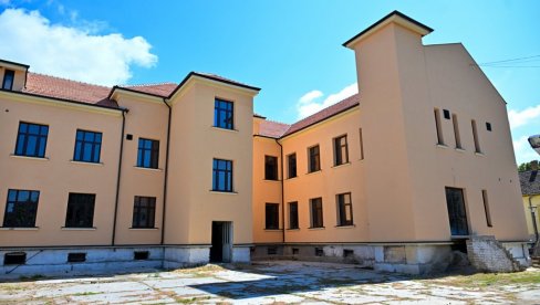 MAJA GOJKOVIĆ PRILIKOM POSETE KULI: Pokrajinska vlada izdvojiće 30 miliona dinara za dodatne radove na objektu starom više od veka MAJA GOJKOVIĆ PRILIKOM POSETE KULI: Pokrajinska vlada izdvojiće 30 miliona dinara za dodatne radove na objektu starom više od veka