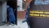 ZLOČIN I KAZNA: Pokušala da ponizi ruske borce, a sada čisti ulaze (FOTO)