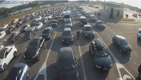 NA OVOJ GRANICI SU NAJVEĆA ZADRŽAVANJA: Produženo rano vreme na još jednom prelazu (FOTO) NA OVOJ GRANICI SU NAJVEĆA ZADRŽAVANJA: Produženo rano vreme na još jednom prelazu (FOTO)